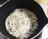 そうめんリメイク♡そうめん素揚げ皿うどん作り方1写真