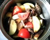 牛筋肉と夏野菜のトマト煮込み作り方6写真