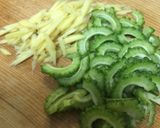 生姜とゴーヤーの炒め物作り方1写真