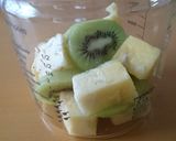 キゥイとパインのリンゴ酢ドリンク作り方1写真