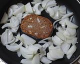 マルシンハンバーグと小玉ねぎだけ♪作り方2写真