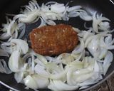マルシンハンバーグと小玉ねぎだけ♪作り方4写真