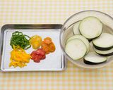 夏野菜たっぷりナスピザ作り方1写真