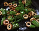 万願寺とうがらしとちくわの炒め煮作り方5写真