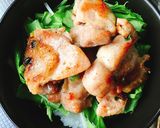ごま油でウマウマ！鶏ももの香味丼♪作り方4写真