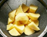 鶏手羽中とじゃがいもの煮物作り方1写真