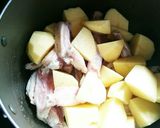 鶏手羽中とじゃがいもの煮物作り方4写真