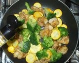 鶏もも肉とズッキーニの簡単カレー粉炒め物作り方10写真