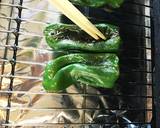 種ごとペロリ！ピーマンの丸焼きチーズのせ作り方3写真