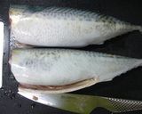 獲れたて新鮮な鯖で、しめさば。作り方3写真