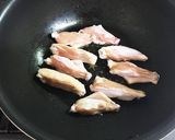 甘ピリ辛！鶏手羽なかと大根と人参の煮物作り方6写真