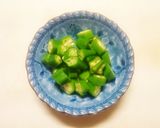 納豆とオクラともずくに卵黄のせ作り方1写真