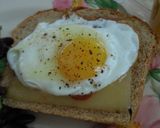 チーズと目玉焼きのオープントースト！作り方1写真