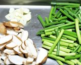 スタミナ満点！鶏むね肉のニンニクの芽炒め作り方1写真