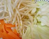 もやし・キャベツ・ニンジンの野菜味噌汁作り方1写真