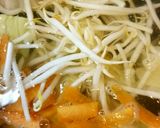 もやし・キャベツ・ニンジンの野菜味噌汁作り方3写真