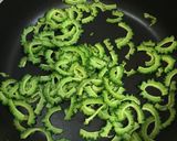 超簡単☆ゴーヤのさば缶(味噌煮)炒め☆作り方2写真