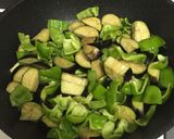 八石茄子と神楽南蛮の味噌炒め作り方1写真
