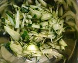 野菜たっぷり！揚麺で簡単パリパリサラダ♪作り方1写真