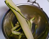 ズッキーニをパスタのように♪作り方1写真