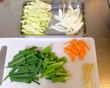 お野菜たっぷり☆餃子な素麺ちゃんぷるー！作り方1写真