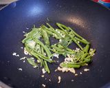 日中交流！めんつゆ味の空芯菜にんにく炒め作り方3写真