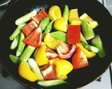 ベーコンと夏野菜の塩ダレチーズ炒め♪作り方2写真