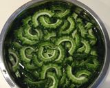 ご飯が進む！ゴーヤの甘醤油炒め作り方1写真
