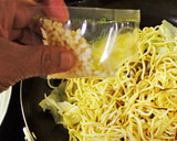 卵焼きを具材に　揚げ玉入り焼きそば作り方8写真