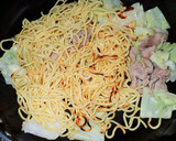卵焼きを具材に　揚げ玉入り焼きそば作り方7写真
