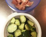 サッパリ！胡瓜と鶏ムネ肉のニンニク塩炒め作り方1写真
