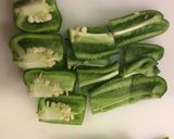 丸ごとピーマンの中華ナッツ炒め作り方1写真