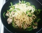 夏にぴったり！ゴーヤチャンプル焼きうどん作り方3写真