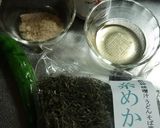 糸めかぶ＋きゅうり＋長ネギの酢の物作り方2写真