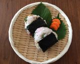 夏を感じる☆ミョウガと梅と大葉のおにぎり作り方5写真
