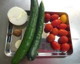 きゅうりとプチトマト、豚肉の黒酢炒め作り方1写真