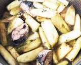 ☆旬の野菜 ナスとサバ缶詰の煮物☆作り方3写真