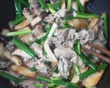 エリンギと豚肉炒め玉子のせ作り方8写真