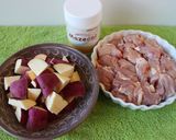 カルシウム満点！サツマイモと鶏肉の煮もの作り方1写真