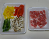 パプリカと豚肉とシメジのマヨポン炒め作り方1写真