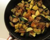 夏野菜と薩摩揚げの味噌バタ炒め作り方3写真