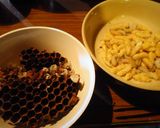 素材の旨味を活かす！「炒り蜂の子」作り方2写真