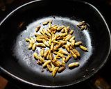 素材の旨味を活かす！「炒り蜂の子」作り方5写真