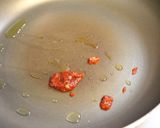 夕食に♪鶏ミンチとつるむらさきの味噌炒め作り方2写真