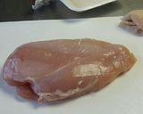 チーズで濃厚に！鶏むね肉焼き！作り方1写真