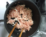生姜風味の鶏そぼろ＊炒り卵の二色丼作り方1写真