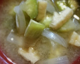 緑の茄子と♪玉葱♪薄揚げのお味噌汁♪作り方5写真