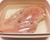 レンチンで簡単♪ジューシー鶏ハム作り方1写真