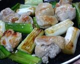 鶏もも肉とねぎのガーリックバター醤油炒め作り方3写真