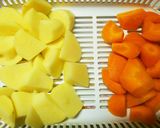 土鍋で簡単！ウインナーで肉じゃが風鍋作り方1写真